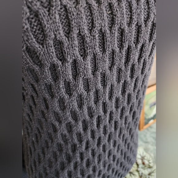 Old Navy dark green knit sweater, medium - Picture 2 of 4